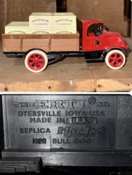 Ertl-1926 Mack-Bulldog-Die-cast - Series 1